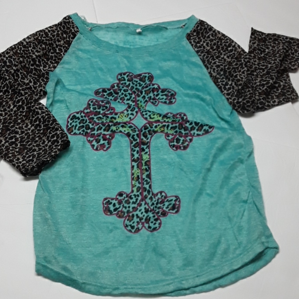 🚨Girls XL shirt